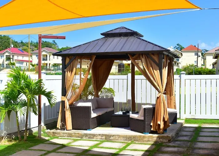 Experience Luxury & Serenity-your Perfect Getaway Holiday home