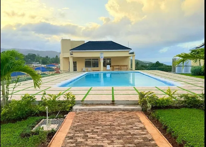 Experience Luxury & Serenity-your Perfect Getaway Holiday home *