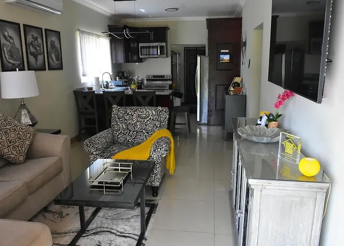 Experience Luxury & Serenity-your Perfect Getaway Holiday home *